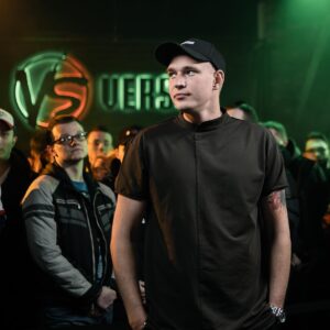 Aleksandr Timartsev Instagram - Когда понимаешь, что уже никто не забудет текст в этом сезоне, а сестра Сойера боится подойти. 
#сексуальныйжеребец #тясячатожеденьги #ВернитеБК #пораменятьбэху