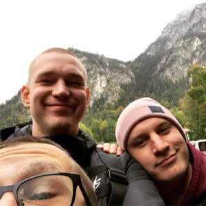 Aleksandr Timartsev Instagram - Не берем с собой в фотку большого босса, потому что он лоурайдер.