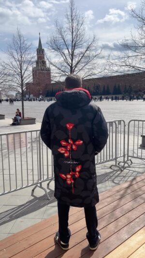 Aleksandr Tsypkin Instagram - Таких пуховика два в мире. У меня и моего друга с 1992 года Славы, в честь которого моя татуировка Never let me down. Вместе мы были на 18 концертах @depechemode 
Спасибо, Славка! По сезону, но доставка долгая)))