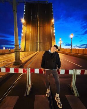 Aleksandr Zhuravlyov Instagram - Когда не успел переехать на свою сторону до разведения мостов) #питер