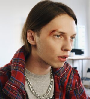 Aleksey Kuzmin Instagram - Когда снял контента на год вперёд
Make -@sanya_mozhet
Ph- @mary_sergo 
#fly