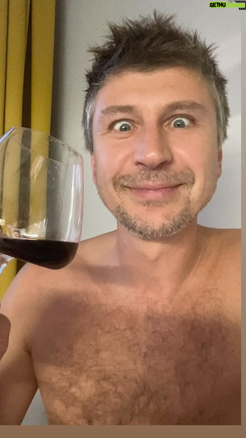 Aleksey Yagudin - 1.7K Likes - Насколько я знаю, вам пришлось по душе мое видео с яичницей, так что: для всех любителей торсов и вина! Выпьем за любовь 👩❤️💋👨 Ура, товарищи…