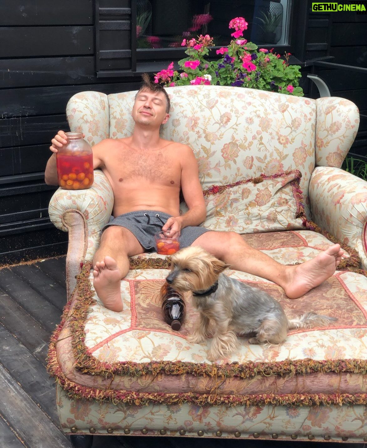 Aleksey Yagudin - 3K Likes - Лепота… 😎
☀️ 🥤 🐕 🌷