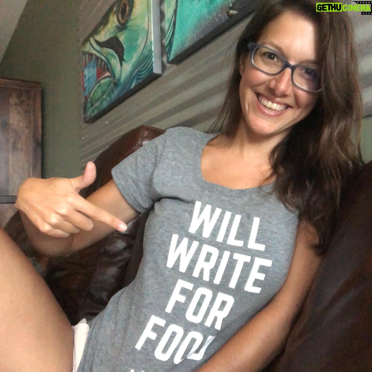 Alessandra Torre - 637 Likes - For years later, it’s still true. Will write for marshmallows, Dr Pepper, fried chicken or Chinese takeout.
#authorsofinstagram