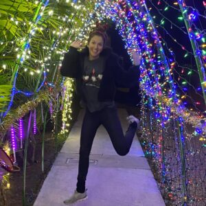 Alessandra Torre Instagram - So excited for 2022 - it’s almost here! I have big hopes and dreams for this upcoming year. #keywest is still in festive mode and I’m loving every last minute of it.
