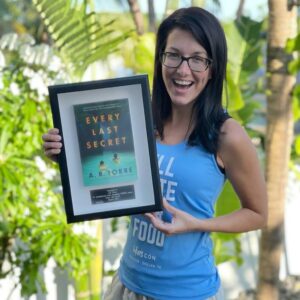 Alessandra Torre Instagram - My publisher surprised me with this beautiful framed copy of Every Last Secret in commemoration of it hitting 100k sales! I’m so grateful to Thomas & Mercer, my readers, and my family for supporting and loving this twisted tale of domestic suspense. 🔪 
Thank you all!