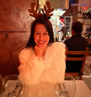Alessandra Torre Instagram - I hope your holiday is merry and bright. ❤️