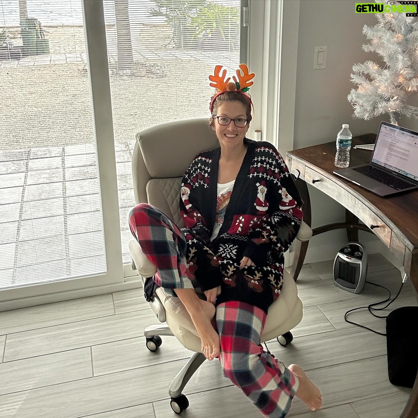 Alessandra Torre - 430 Likes - Deadline mode. #amwriting #donotdisturb #thelastpartybook #authorsofinstagram