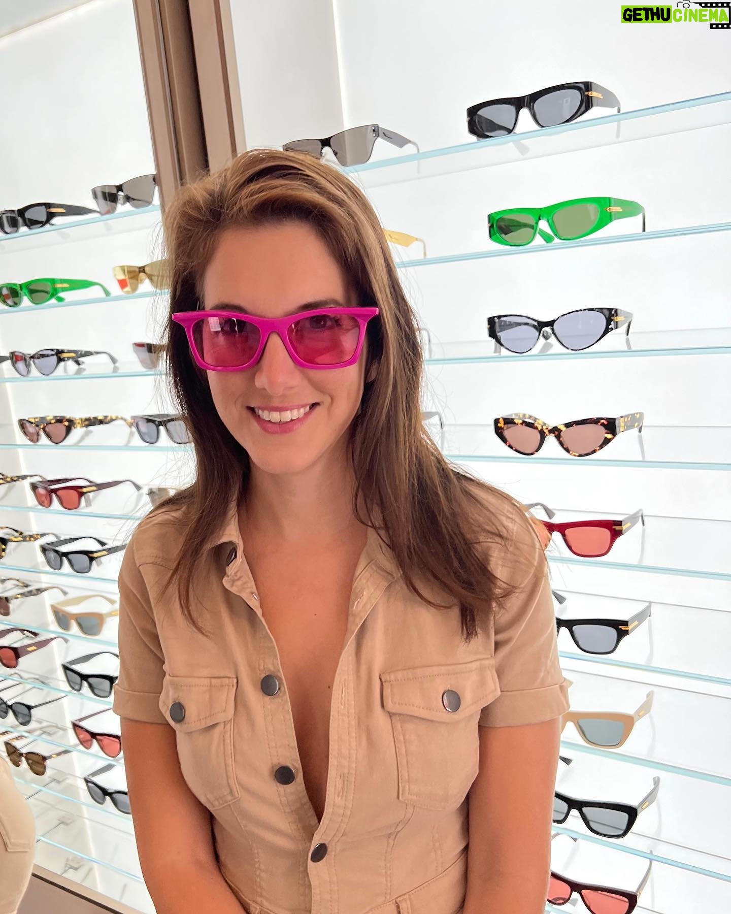 Alessandra Torre - 476 Likes - I’m torn… Pink or tortoise shell? 👉 to see second option.