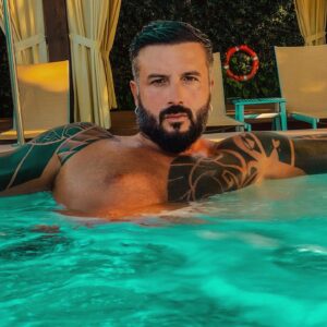 Alessio Instagram - GIORNI D’ ESTATE ❤️😍
INSIEME A TE…. @anitadamianoreal #love #fineagosto #sorrento #relax #top #baam
