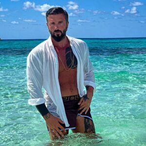 Alessio Instagram - 🇪🇸ENAMORADO🇪🇸 #formentera #isla #agosto #2022 #follewers #top #boom #relax☀️ #vacanza🔝 #mareesole #musica  #parasiempre #familia #colori #uomo #vip👑 #muchocolor #enamorado