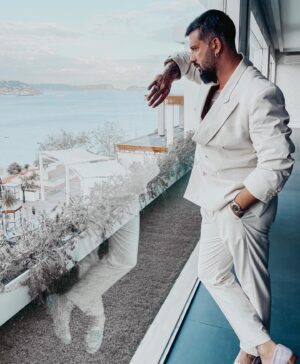 Alessio Instagram - “CHIAMMAME “ New Song 
fuori il 27 MAGGIO ORE 14:00
Online su tutte le piattaforme digitali!!!❤️😘