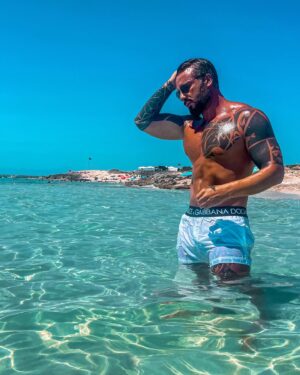 Alessio Instagram - 🇪🇸I colori di Formentera 🇪🇸#vacanze #2023 #isla #enamorados #spain #io #forte #like #love #summer #solemar #relax #colortattoo #music #following #followｍe #follower #familia #23agosto