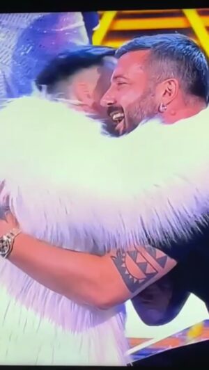 Alessio Instagram - Senza emozione non c’ è vita!
GRAZIE A PIO E AMEDEO PER QUESTA BELLISSIMA AVVENTURA (SIETE DUE PERSONE MERAVIGLIOSE) ❤️ @pioeamedeo83  @mediasetplay @felicissimasera