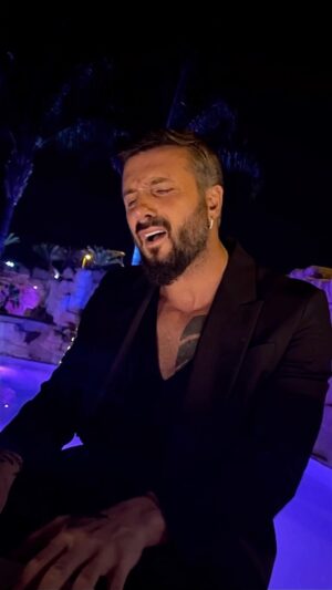 Alessio Instagram - “TO GIURO CA TE SPOSO” 
15 secondi del mio nuovo singolo!
Condividete in tanti 😘❤️
#music #fuoripresto #newsong