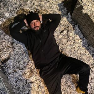 Alessio Instagram - COLPO RIUSCITO💰💵 #amsterdam #marzo2022 #bom #top #relax #vip #love