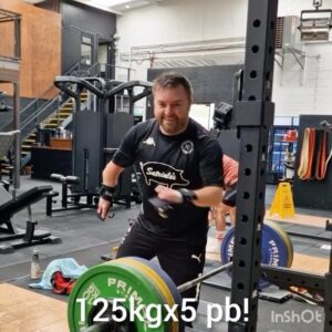 Alex Brooker Instagram - Never thought I’d set a deadlift PB of 125kg and be able to smile walking the weight back in! Thanks to @samwattfitness I’m getting stronger by the week and absolutely loving it 💪🏼🦿 #gym #damejudihench