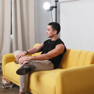 Alex Diaz Instagram - Behind the scenes with @alexandermcdizz 🎬

Alex shared his advice on starting out in the industry and staying true to yourself. 💛

Video is now up on our channel! Link in bio.