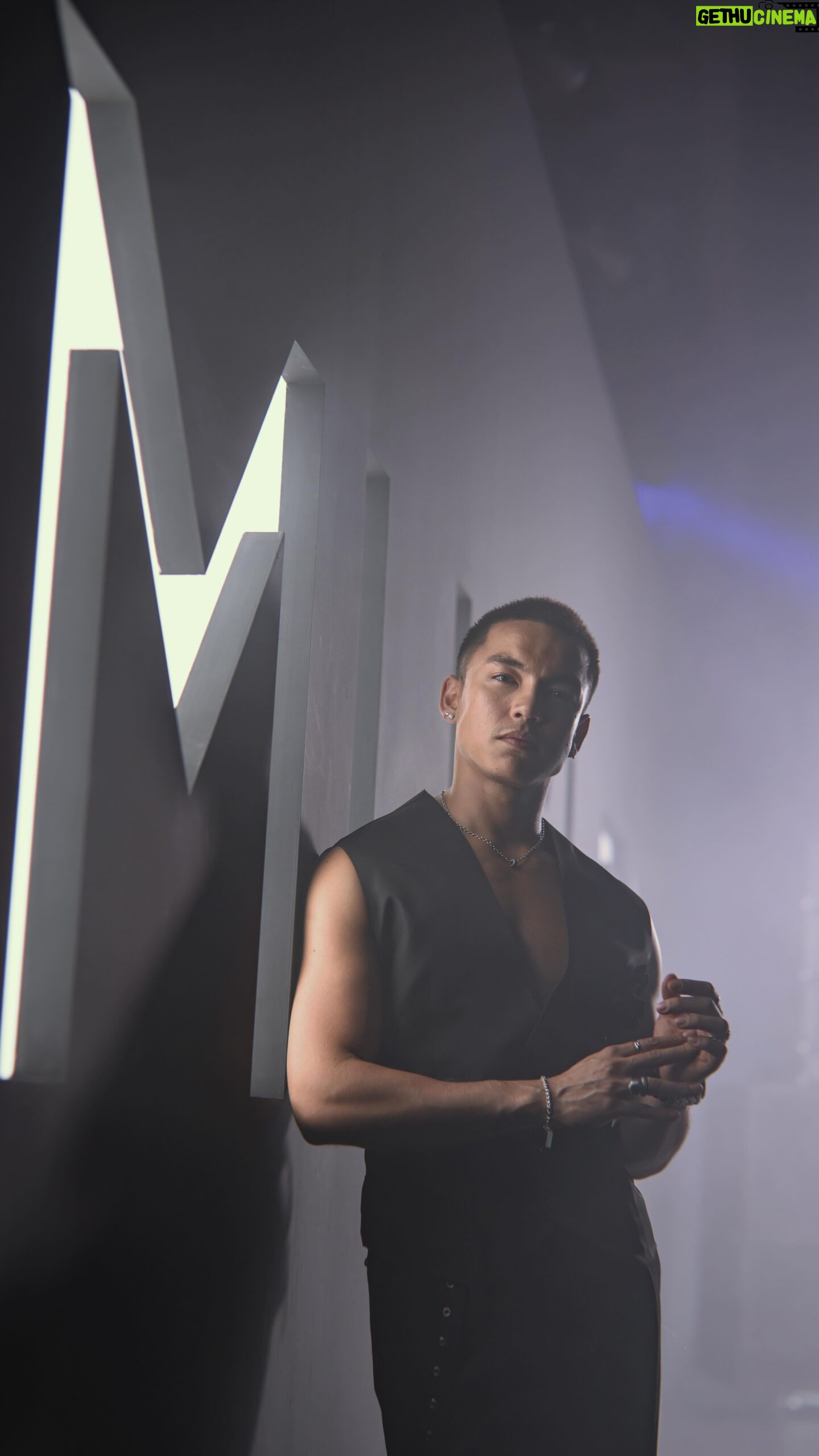 Alex Diaz - 3 Likes - Touched down in the futuristic cityscape of Singapore for an out-of-this-world evening with @muglerofficial 🌌
Feelin’ like im in another dimension where the scents are otherworldly and magic is in the air!
Thank you #Mugler and @scentandbeaute for inviting me on this celestial adventure! 🌠
Wearing @chynnamamawalatelier, @homuradesign and archive @hm #InnovativeCollection
#MuglerParty
#MuglerAlien
#AlienHypersense
#MuglerAngel
#MuglerAmen