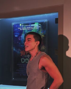 Alex Diaz Instagram - Had an intimate night with our press courtesy of @ayalamallscinemas for Glitter and Doom. 

@glitteranddoommusicalph in cinemas June 4

Thank you to our partners
@solarpicturesph 
@cathyvalenciaskinclinic 
@hm_man 
#GlitterandDoomPH