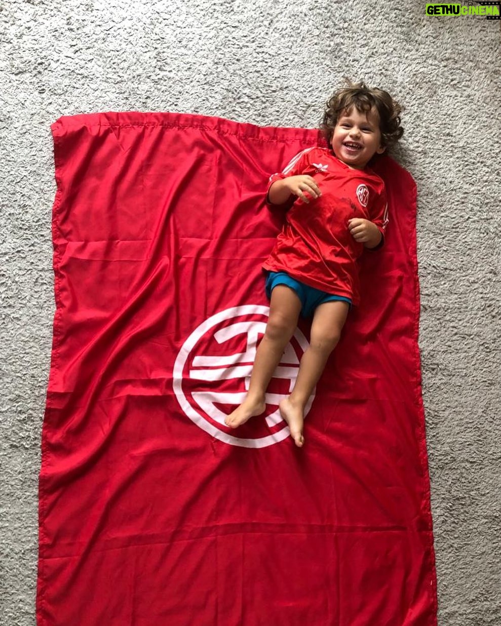 Alex Escobar - 2K Likes - Amanhã começa o renascimento do @americarjoficial . Amém. Esse é o Zeca!