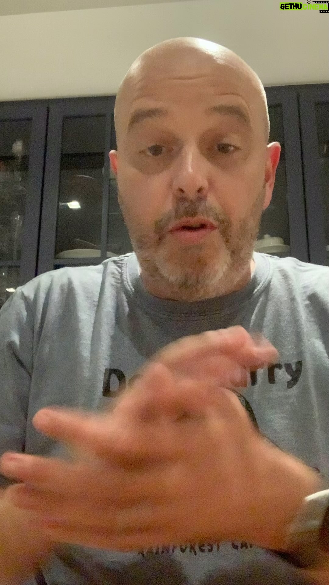Alex Escobar - 3.6K Likes - Dando valor a quem merece. NÃO É PUBLI! @trapalanches faz um joelho espetacular e vale a dica. @lecograffiti @chefe_santos33 parabéns!! 👏🏻👏🏻👏🏻