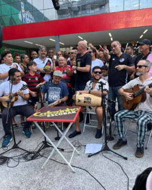 Alex Escobar Instagram - Hoje no GE, tem a volta do Cafezinho!! Ontem estivemos com o povo da Freguesia em Jacarepaguá. Foi bom demais e você vê nessa terça-feira!
