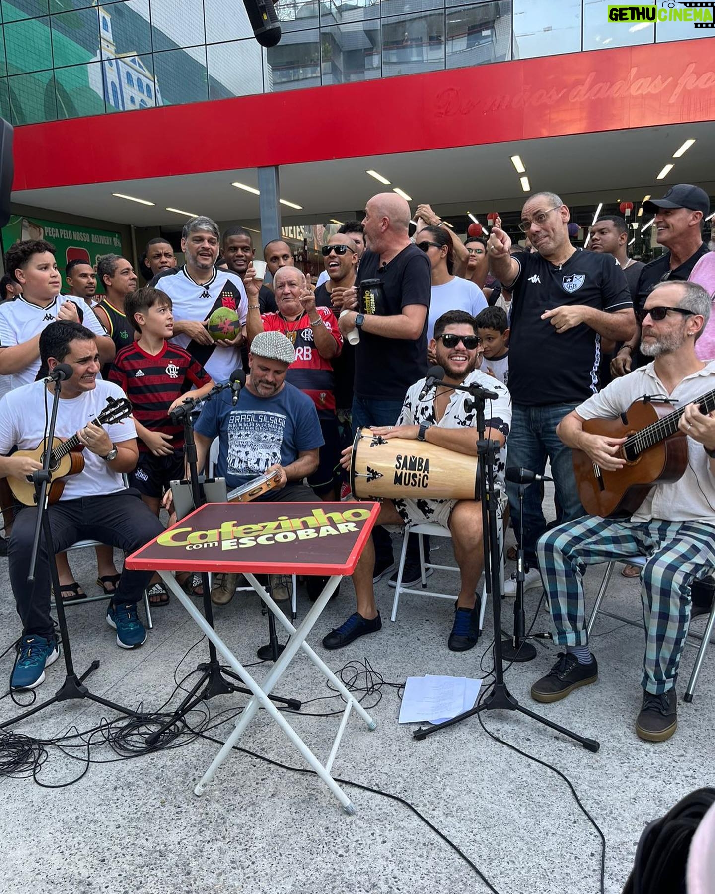 Alex Escobar - 1.9K Likes - Hoje no GE, tem a volta do Cafezinho!! Ontem estivemos com o povo da Freguesia em Jacarepaguá. Foi bom demais e você vê nessa terça-feira!