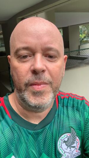 Alex Escobar Instagram - Carnaval, gente boa!! Só aceito elogios! Valendoooo! 😁Hoje no @multishow