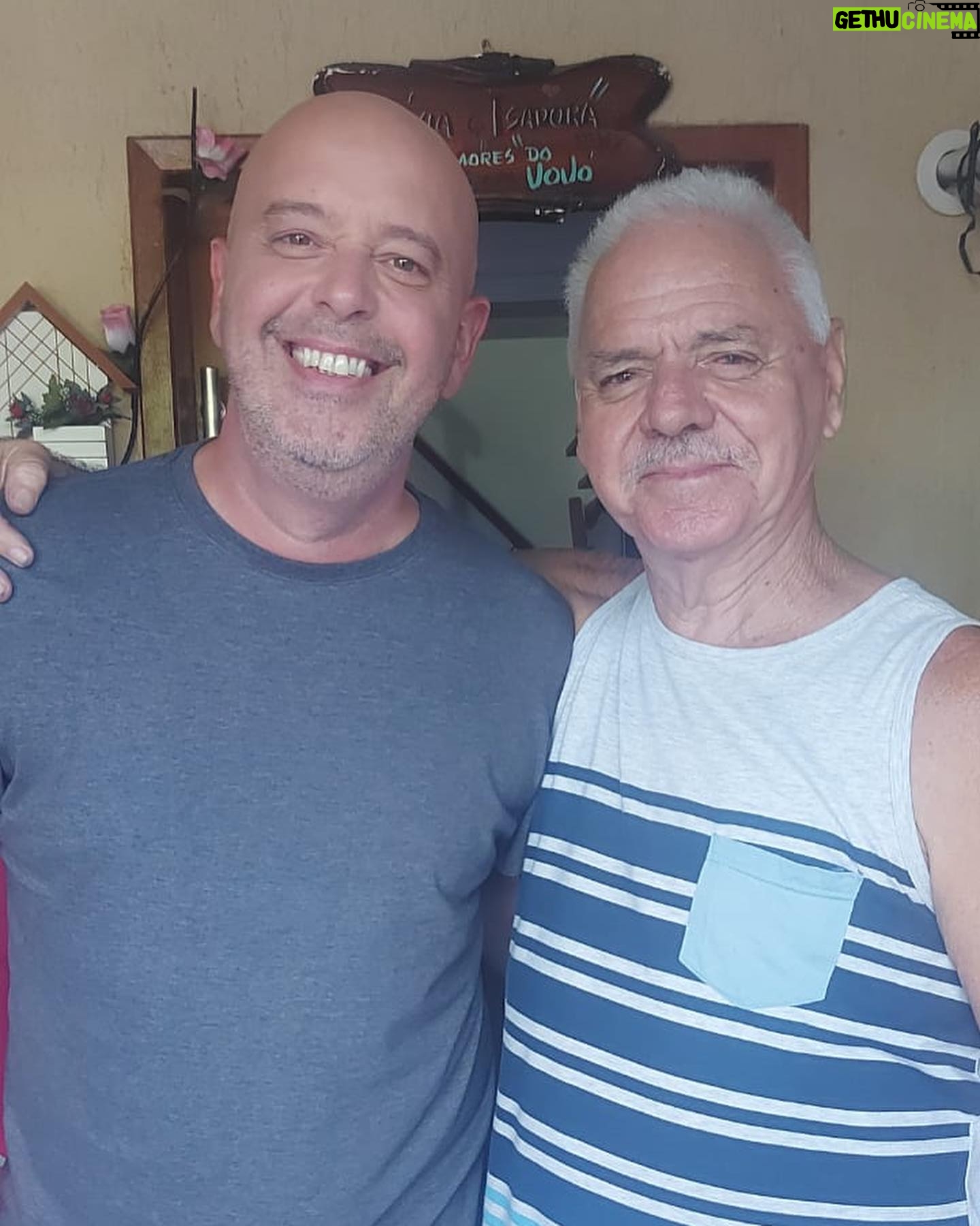 Alex Escobar - 2.8K Likes - Hoje celebramos a vida da tia @sandra.escobar.164. Ir à Bangu é reforçar minha raiz, mexer em lembranças, me dá paz. Em familia, fica ainda mais especial. Tenho orgulho dos meus, da nossa história.