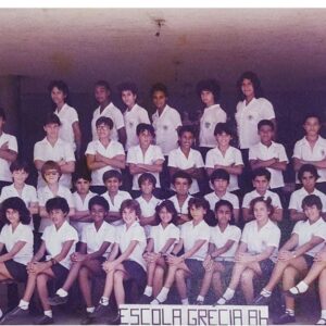 Alex Escobar Instagram - #TBT Vale a pena postar de novo! Antes de morar em Bangu, morei na Vila da Penha e tive a sorte de estudar na escola municipal Grécia nos anos de 1985 e 1986. Fui feliz alí. Consegue me achar nessa foto?
