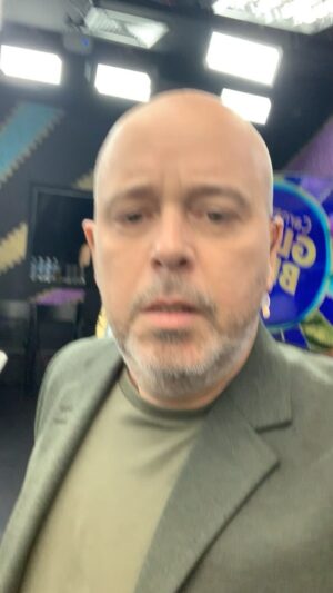 Alex Escobar Instagram - Muitos sinais 💚