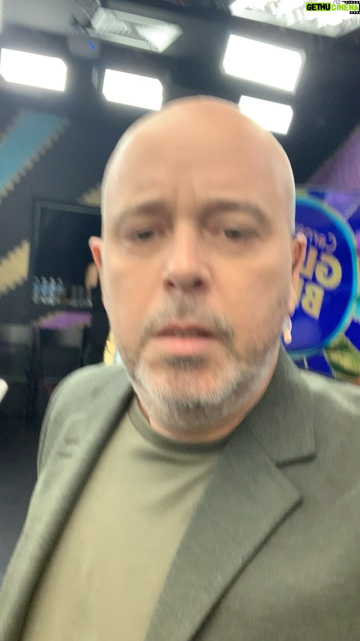 Alex Escobar - 3.5K Likes - Muitos sinais 💚