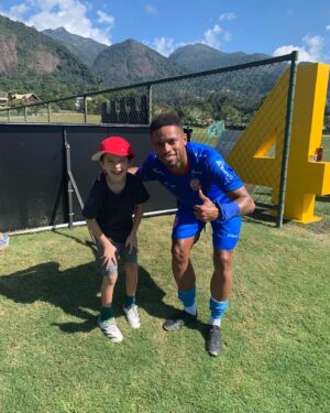 Alex Escobar Instagram - Dia de @americarjoficial . Pré-temporada na Granja Comary. Time grande! @romariofaria @andreefelipe9