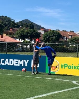 Alex Escobar Instagram - Dia de @americarjoficial . Pré-temporada na Granja Comary. Time grande! @romariofaria @andreefelipe9