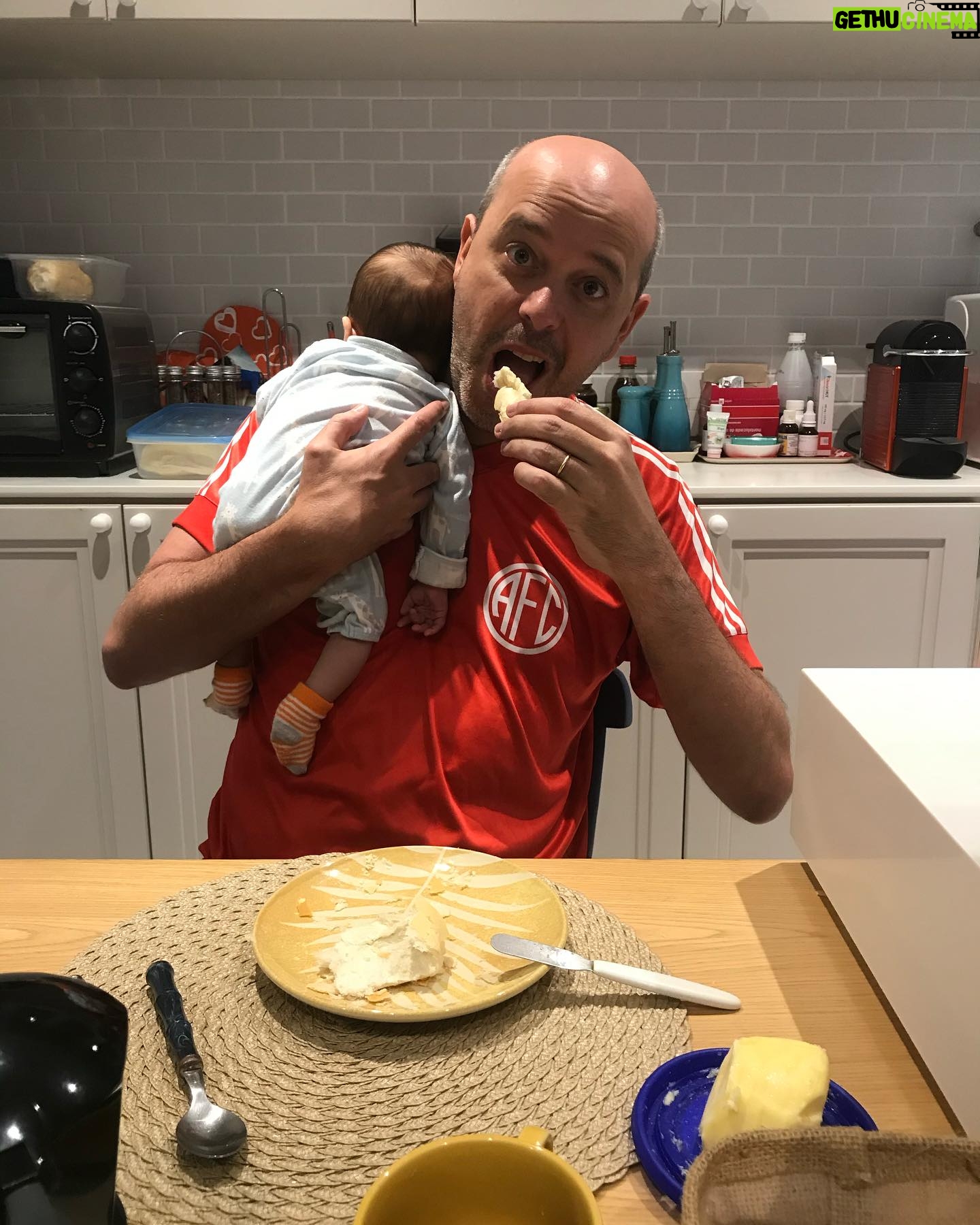 Alex Escobar - 13.9K Likes - Paternidade em 3 momentos. Não são fotos atuais (a primeira é óbvia). Geral crescendo!