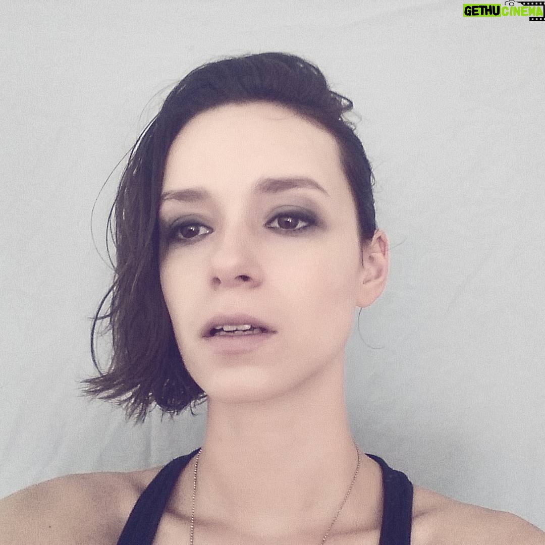Alex Essoe - 706 Likes - My a/c has betrayed me. Just gotta get through this taping, then I can take refuge at the library.
🌞🔫 #selfie #selfielife #selftape #audition #biker