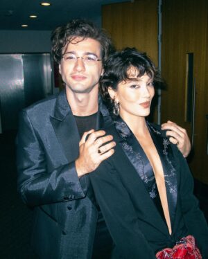 Alex Fitzalan Instagram - AACTA awards w a vintage digi cam, listen it was a real hoot. Also, sorry I don’t post all that much.