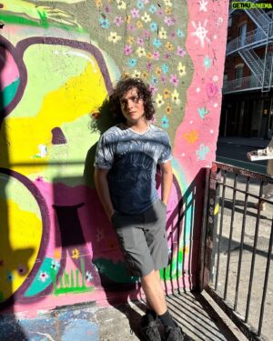Alex Garfin Instagram - Batman isn’t the only ones in the alleys.

📸: @carlingjacksonart
