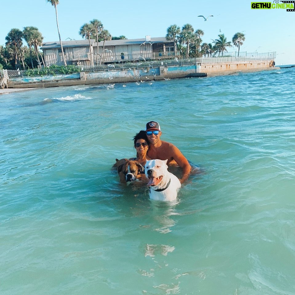Alex Kompothecras - 33.5K Likes - Happy Valentine’s Day!❤️🌊