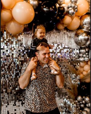 Alex Kompothecras Instagram - You’ll never stand alone…. I promise you that💪🏻❤️❤️❤️ #daddyslittlegirl #mylittlenugget