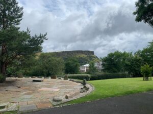 Alex MacNicoll Instagram - Scotland, Round II 🏴󠁧󠁢󠁳󠁣󠁴󠁿 

Edinburgh Fringe Fest 🤡
&
Glasgow ⚽️
