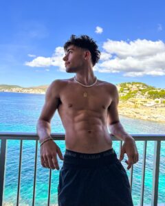 Alex Mandon Rey Most Liked Photos and Posts