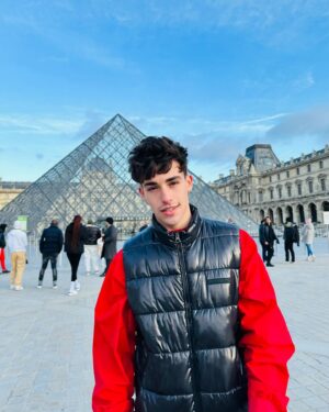 Alex Mandon Rey Instagram - Paris c’est l’amour❤️