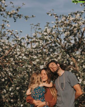 Alex Nevsky Instagram - Coeurs en fleurs. Tout ce qui compte ❤️❤️❤️❤️❤️❤️❤️❤️❤️❤️❤️❤️
📸 @sameravenelle
