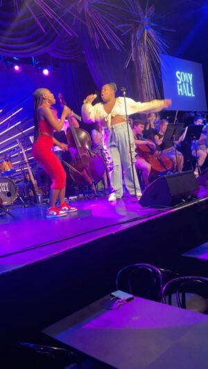 Alex Newell Instagram - only tonight’s sold-out crowd gets to hear the big note 💅🏼 @thealexnewell @gifted2sing