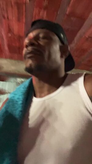 Alex Oliveira Instagram - Feliz ano novo povão!!!
#oesportepodemudarvidas
