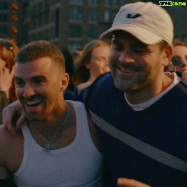 Alex Pall - 12.3K Likes - anyone close to me knows this last year was a particularly hard year. There was a lot of change and challenges that forced me to dig deep down and think hard about who I am, the things I care about, and what I want out of life. The timing of this EP couldn’t have come at a better time though… most people don’t get this sort of outlet to share their experiences through and hopefully through that share in those experiences with other people. I love this EP so much and everything and all the change it represents. I have never felt more myself and excited about life and whatever is behind the next turn. Making this album with all our friends from writers to the vocalist’s, producers, directors our managers and team it was a dream come true because it came out exactly how we imagined. There are cracks in everything, but that’s how the light gets in…
Eveyrthing feels better now…