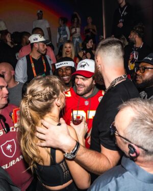 Alex Pall Instagram - My HS basketball team won 3 games all szn and I haven’t competed since lol so to get to be a small part of a moment like this with our good friends FOR THE SECOND YEAR in a row is pretty incredible! Starting now I will be campaigning for the Super Bowl to be in Vegas every year!

Also if the chiefs threepeat I think we should get a ring too!