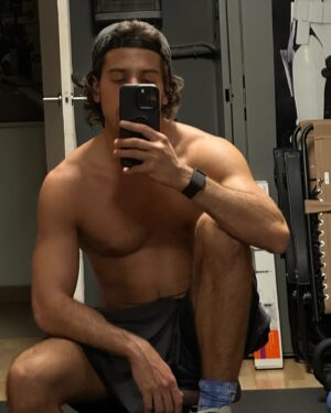 Álex Pastrana Instagram - Ando contento
